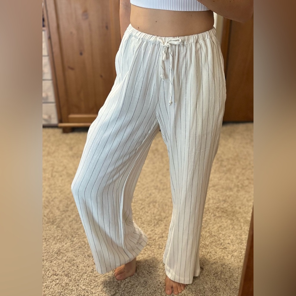 Oliviaceous wide leg pants in a cream white color New size S